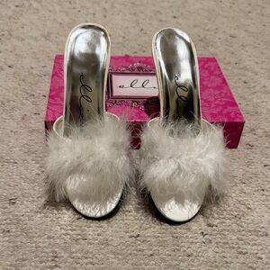 Elle Women's Silver and White Fur Slippers